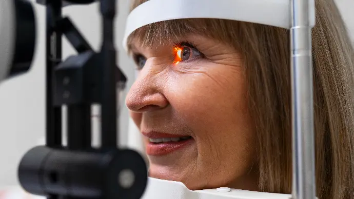 Contact-Lenses-fitting